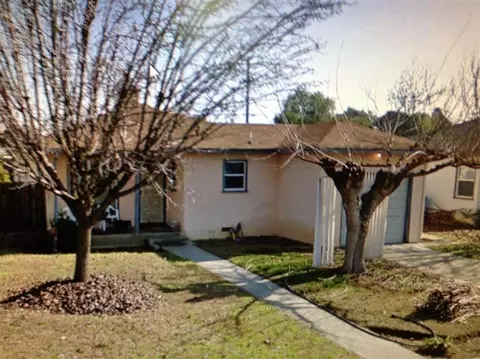 1738 E Metzler Dr, Sanger, CA 93657 photo 1