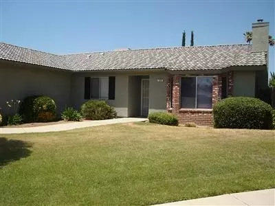 523 W Pat Dr, Clovis, CA 93612 photo 2