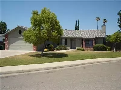 523 W Pat Dr, Clovis, CA 93612 photo 1