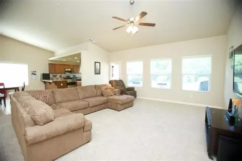 4123 E Vassar Ct, Visalia, CA 93292 photo 2