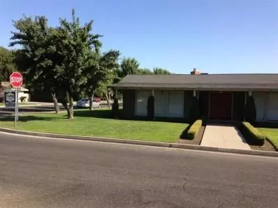 2205 W 3rd St, Madera, CA 93637 photo 2