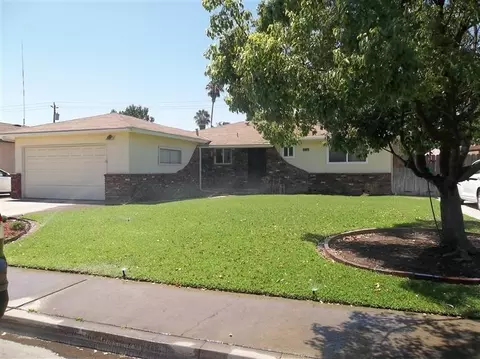 478 W Beverly Dr, Clovis, CA 93612 photo 1