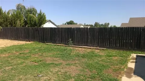 573 Tucker Ave, Sanger, CA 93657 photo 3