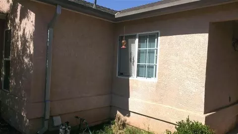 573 Tucker Ave, Sanger, CA 93657 photo 2