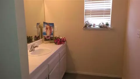 573 Tucker Ave, Sanger, CA 93657 photo 5