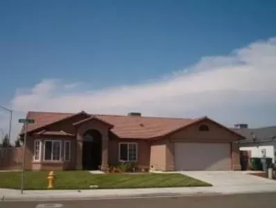 2717 Maple St, Madera, CA 93637 photo 1