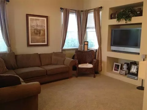 72 W Tivoli Ln, Clovis, CA 93619 photo 4