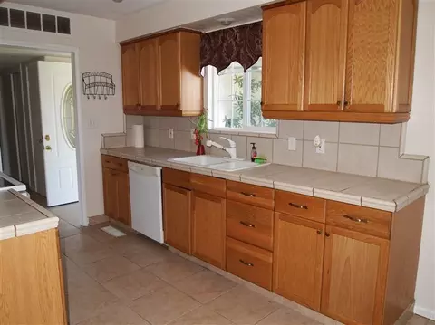 2100 W 4th St, Madera, CA 93637 photo 3