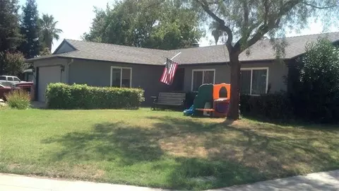 3124 Sylmar Ave, Clovis, CA 93612 photo 2