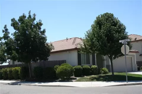 595 Parkridge Ct, Chowchilla, CA 93610 photo 2
