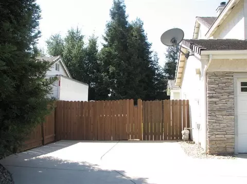 2054 Cromwell Ave, Clovis, CA 93611 photo 2