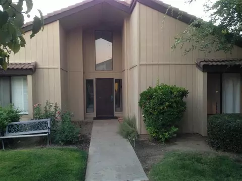1876 Cougar Ln, Clovis, CA 93611 photo 1