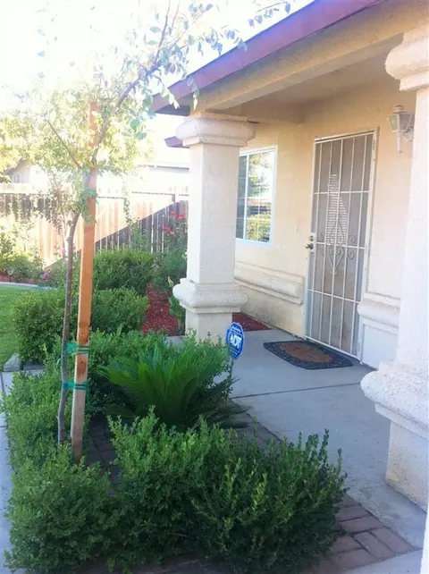 208 Elm St, Madera, CA 93638 photo 2