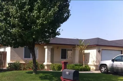 208 Elm St, Madera, CA 93638 photo 1