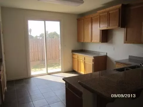 494 Joya Dr, Madera, CA 93637 photo 6