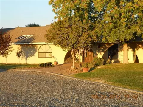 8518 Chickadee Ln, Clovis, CA 93619 photo 1