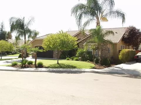 1676 Greenfield Ave, Clovis, CA 93611 photo 3