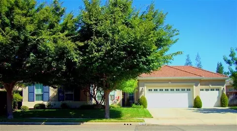 757 W Omaha Ave, Clovis, CA 93619 photo 1