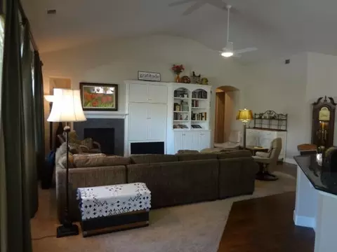 145 W Athens Ave, Clovis, CA 93611 photo 10