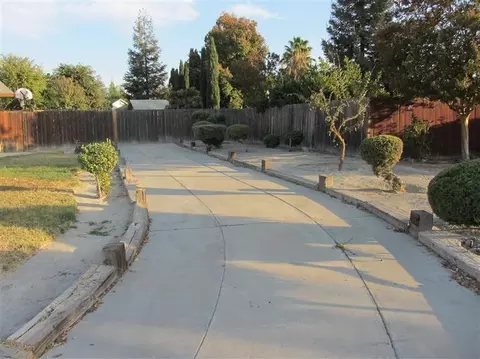 544 S Pacheco Dr, Kerman, CA 93630 photo 3