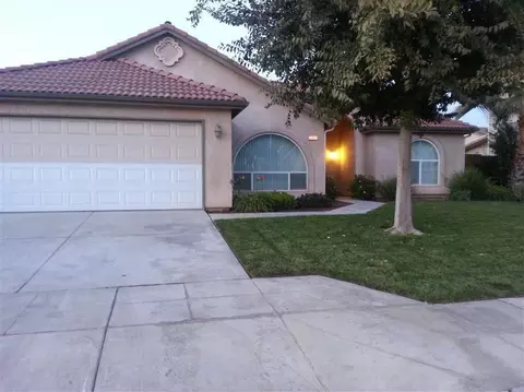 597 St Montelena Dr, Madera, CA 93637 photo 2