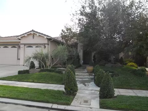 454 Omaha Ave, Clovis, CA 93619 photo 1