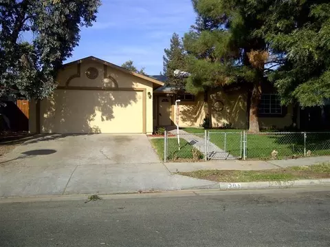 201 Lynn Way, Madera, CA 93638 photo 1