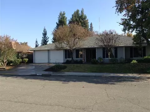 1759 Ash Ave, Clovis, CA 93611 photo 2