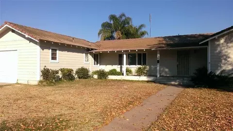 1922 4th St, Sanger, CA 93657 photo 2