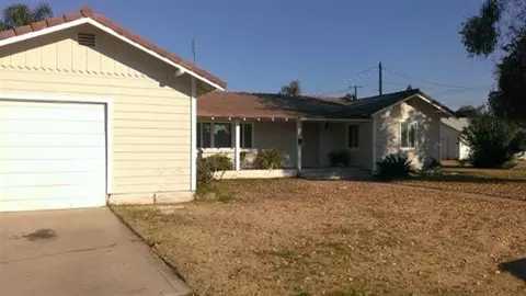 1922 4th St, Sanger, CA 93657 photo 1