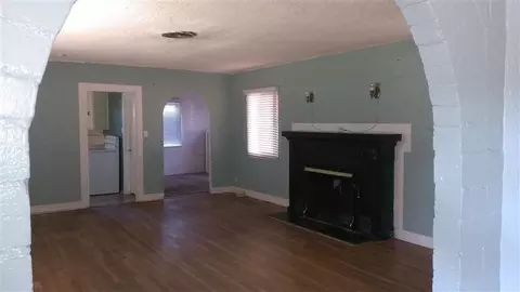 1922 4th St, Sanger, CA 93657 photo 6