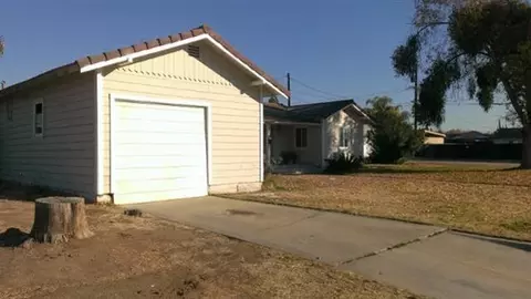 1922 4th St, Sanger, CA 93657 photo 4