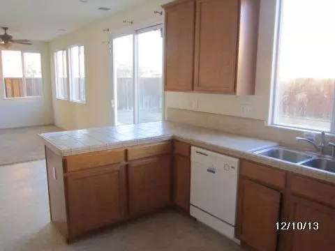 937 Papaya St, Madera, CA 93638 photo 8