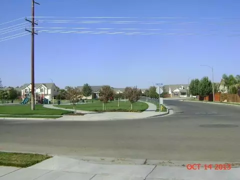 1051 Fallen Leaf Dr, Lemoore, CA 93245 photo 7