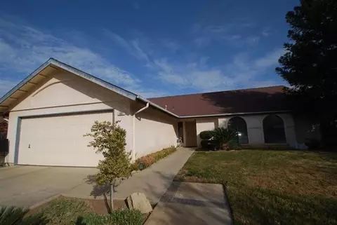 697 N Shirley Ave, Clovis, CA 93611 photo 1