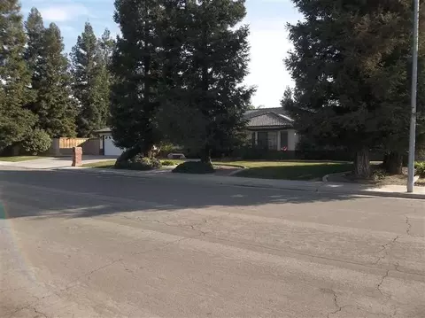 2411 Tamarack Ave, Sanger, CA 93657 photo 5