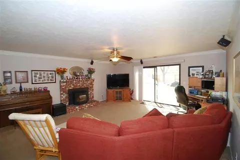 928 Holly Ave, Clovis, CA 93611 photo 2