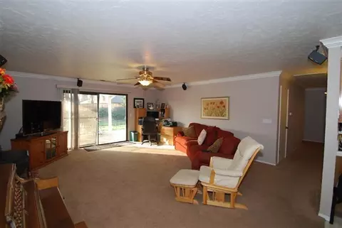 928 Holly Ave, Clovis, CA 93611 photo 4