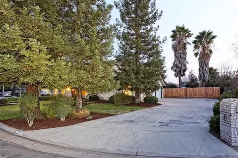 2036 San Gabriel Ave, Clovis, CA 93611 photo 2