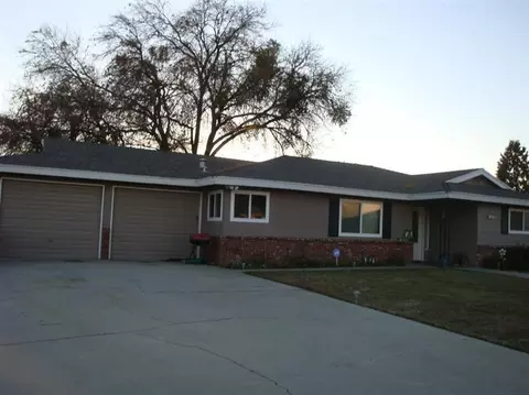 322 Walnut Dr, Fowler, CA 93625 photo 1