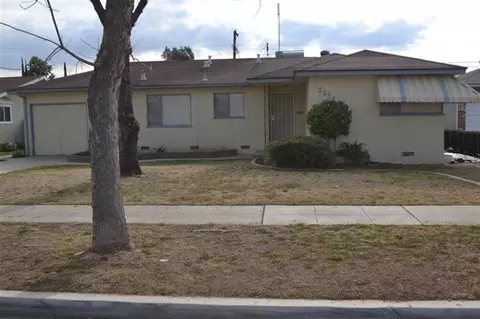 3324 E Simpson Ave, Fresno, CA 93703 photo 1