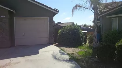678 16th Ct, Kerman, CA 93630 photo 5