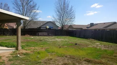 678 16th Ct, Kerman, CA 93630 photo 7