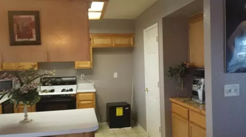 1716 Tyler Ln, Madera, CA 93638 photo 2