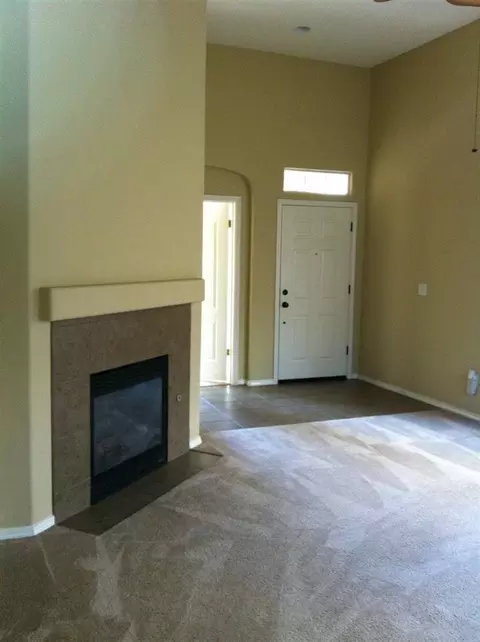 623 W Milano Ln, Clovis, CA 93619 photo 4