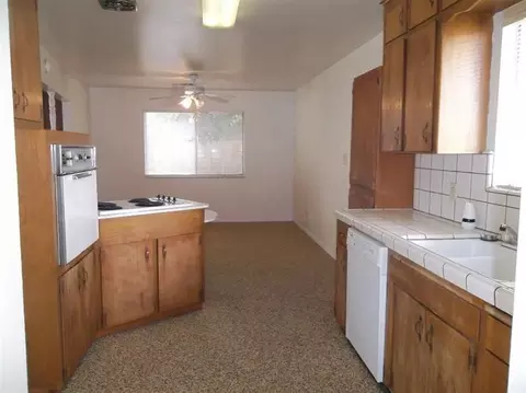 467 W Twain Ave, Clovis, CA 93612 photo 2