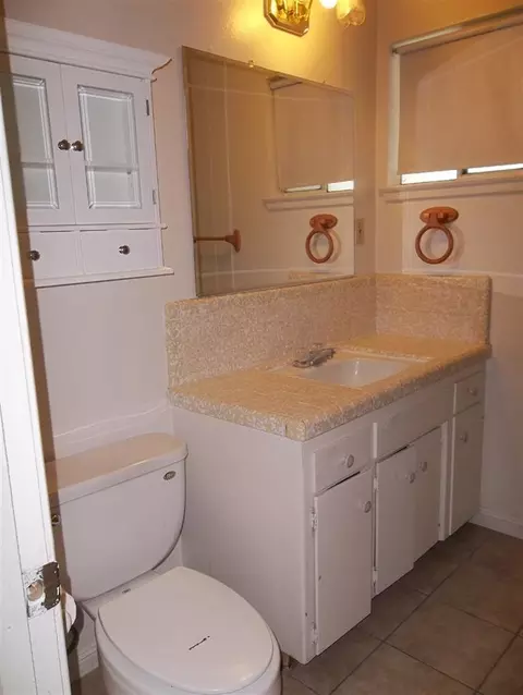 467 W Twain Ave, Clovis, CA 93612 photo 8