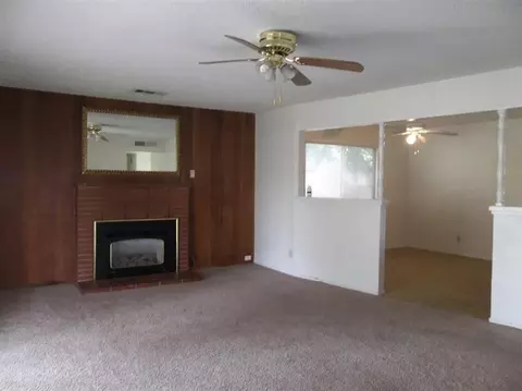 467 W Twain Ave, Clovis, CA 93612 photo 4