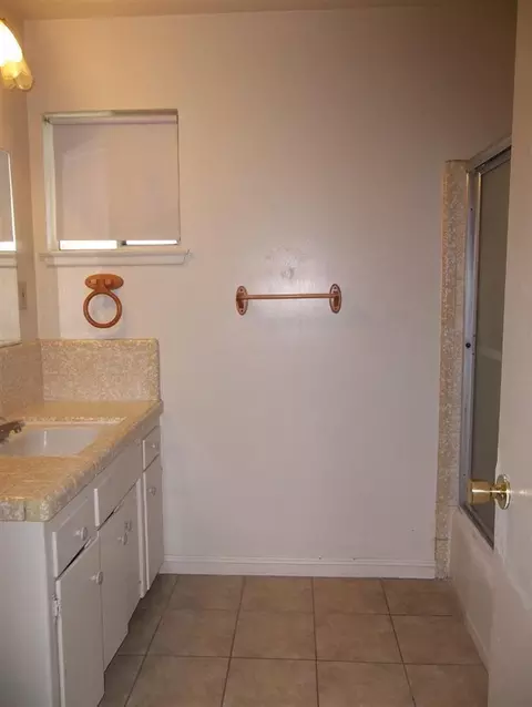 467 W Twain Ave, Clovis, CA 93612 photo 9