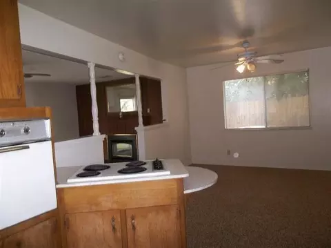 467 W Twain Ave, Clovis, CA 93612 photo 3